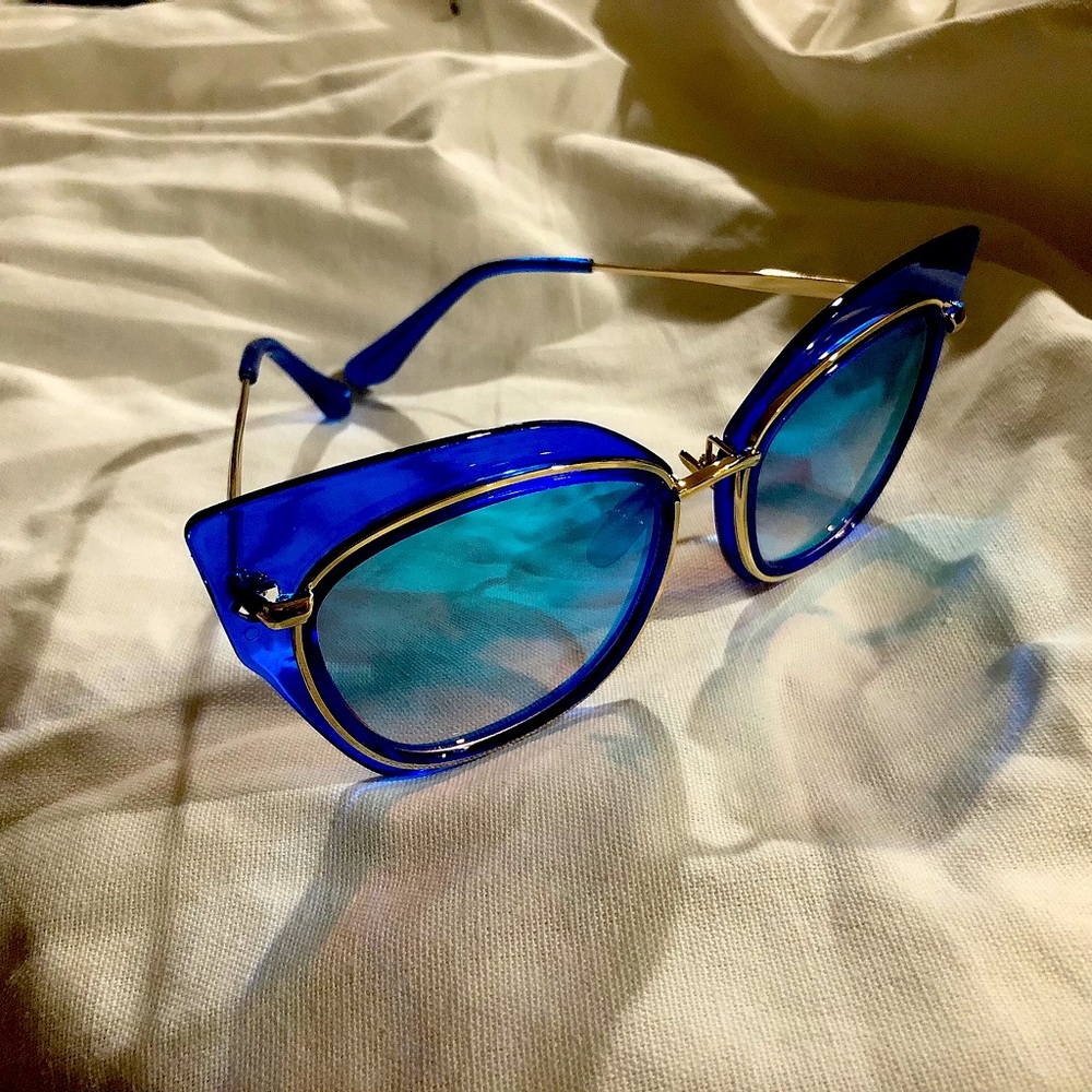 Cat eye sunglasses